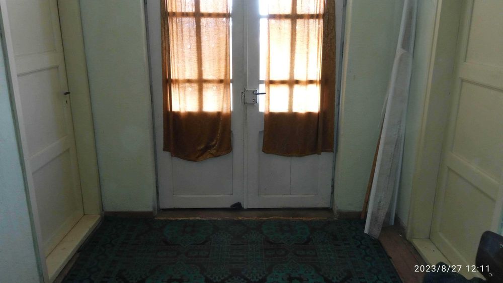 Продава се къща с двор, харман, градина и селскостопански постройки