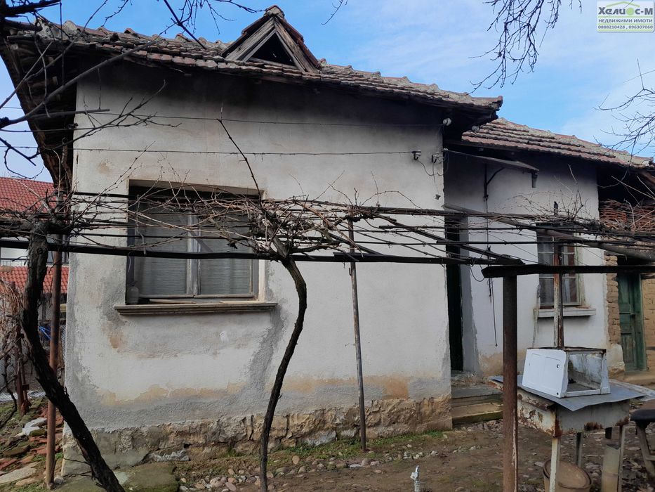 Къща с двор в с.Николово на 4 км. от гр.Монтана