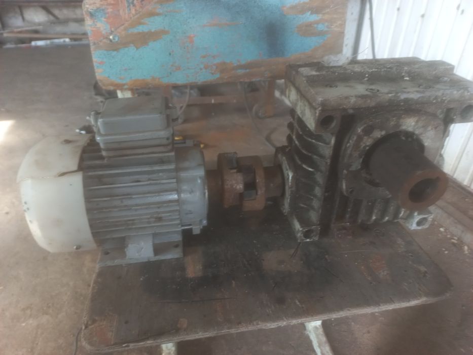 продам угловой редуктор