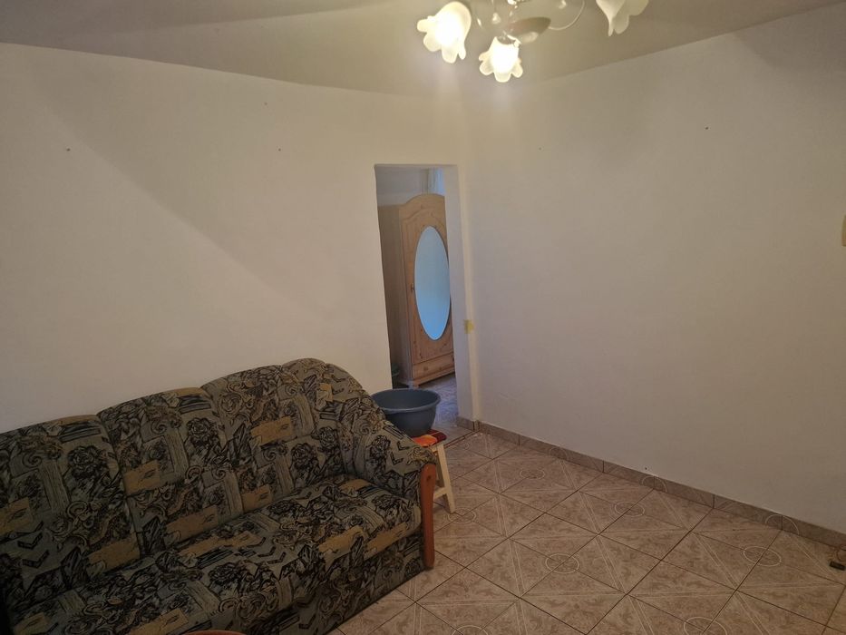 Ap  2  Cam Posta Maratei 42mp parter circular mobilat semirenovat