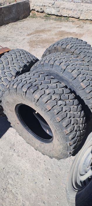 Шины на внедорожник комплект