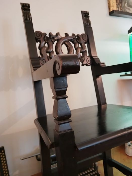 Jilț, tron, scaun de lemn, masiv si elegant