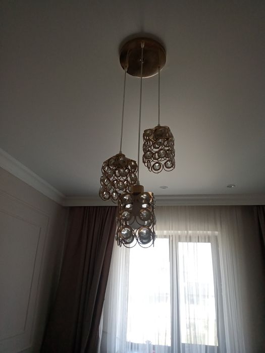 Люстры золотого цвета 3 штуки