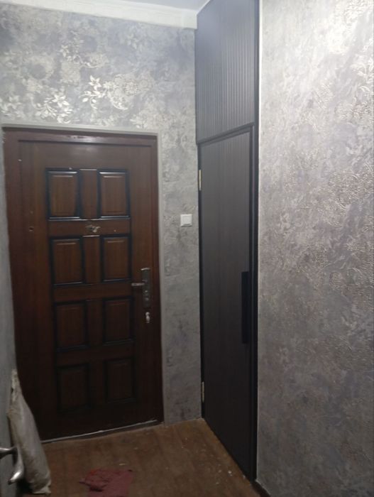 Мирабадский район. Массив куйлюк 2. 2-х комн. 1-й этаж.