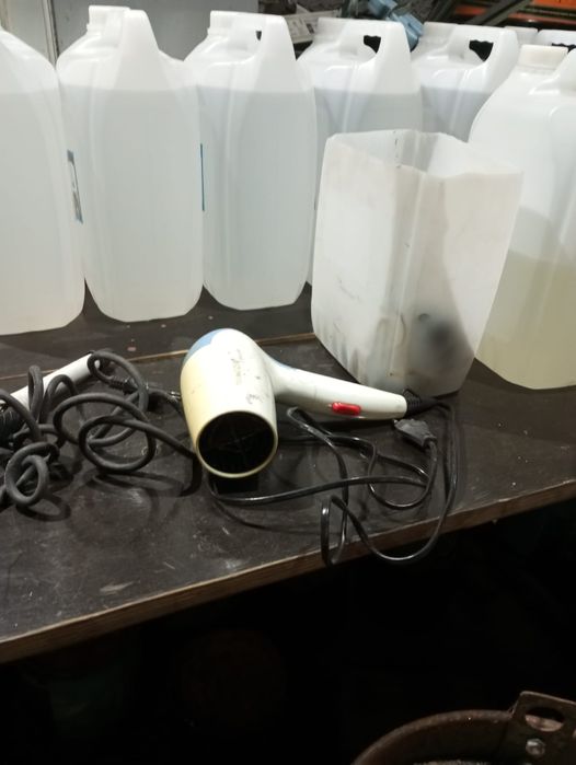 Фен рабочий, плойка продам.