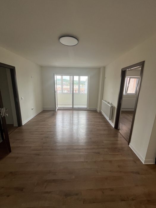 Independentei (scoala gene 1), 4 camere, 2 bai, 2 balcoane, 86mpu, 100mp utili