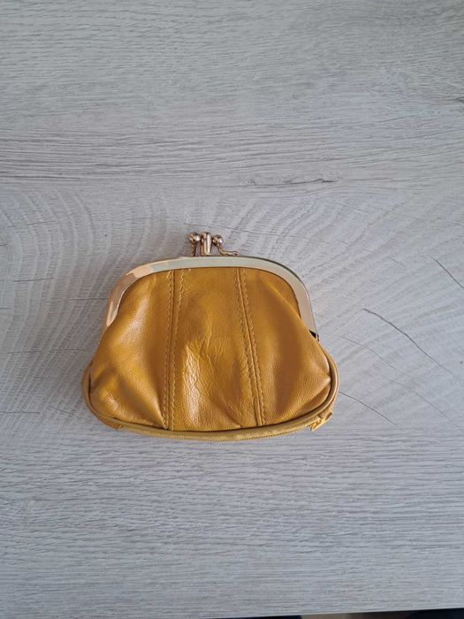 Дамски козметичен портфейл в цвят горчица