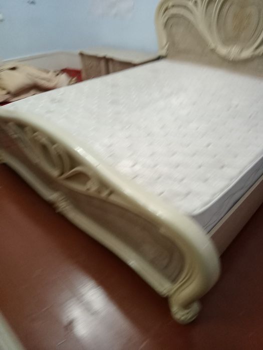 Мебель сотилади для спальни