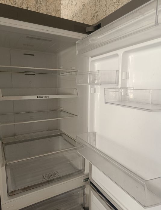 Рабочий холодильник SAMSUNG