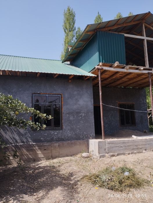 Srochno Toshkent vil Bo'stonliq tumanida yer 6,5 sotox 4 xona yarim ta