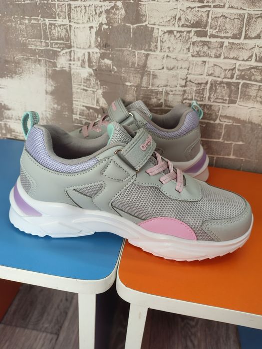 Кроссовки для девочки