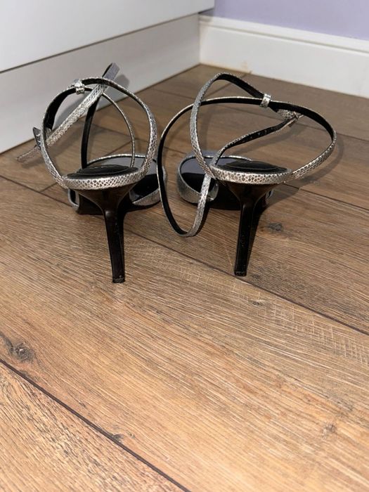 Летние красивые босоножки Zara