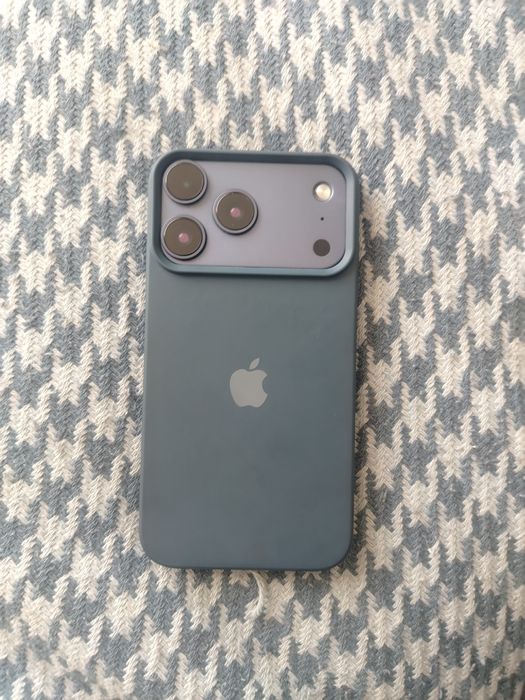 Айфон 11 в корпусе 17.