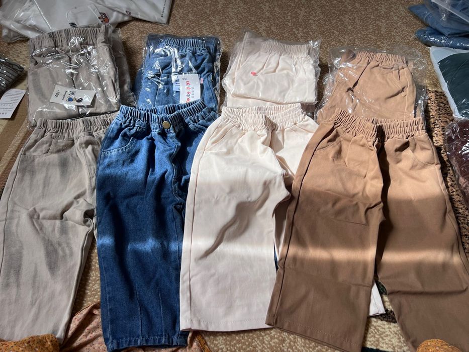 Киімдер сатылады