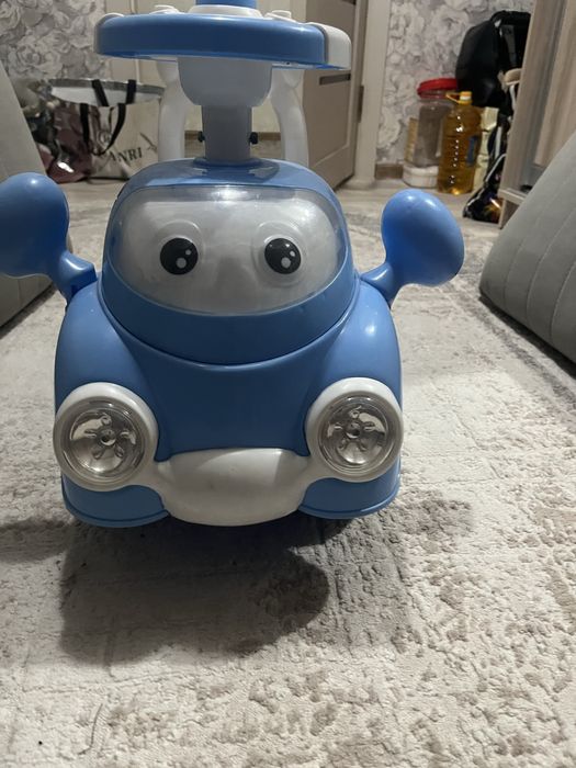 Продам машинку для ребенка от 2 ло 6+- лет