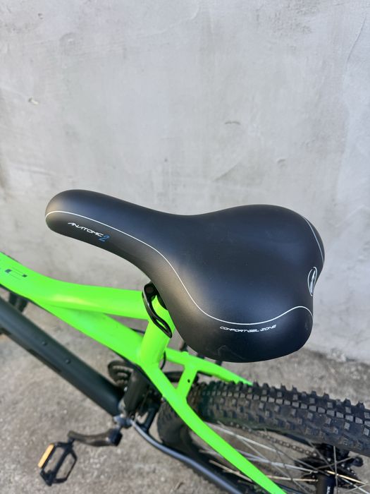 Vând Bicicletă MTB Hardtail BULLS SHARPTAIL 2 – Negru Neon, Frâne Hidraulice, Stare Foarte Bună