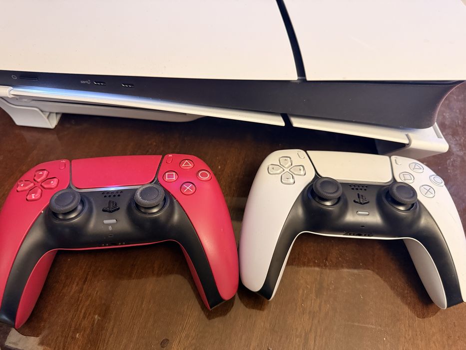 Playstation 5 Slim Disc 1 TB + игри и аксесоари