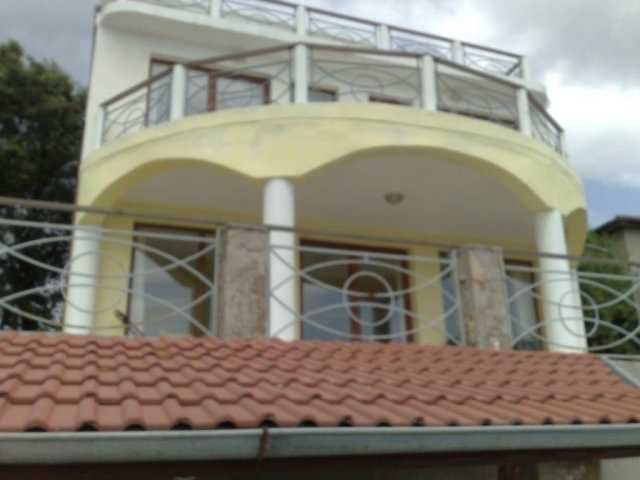 Дава се под наем Къща в Бургас, Център - 220 кв.м за 1300 € - Снимка #1