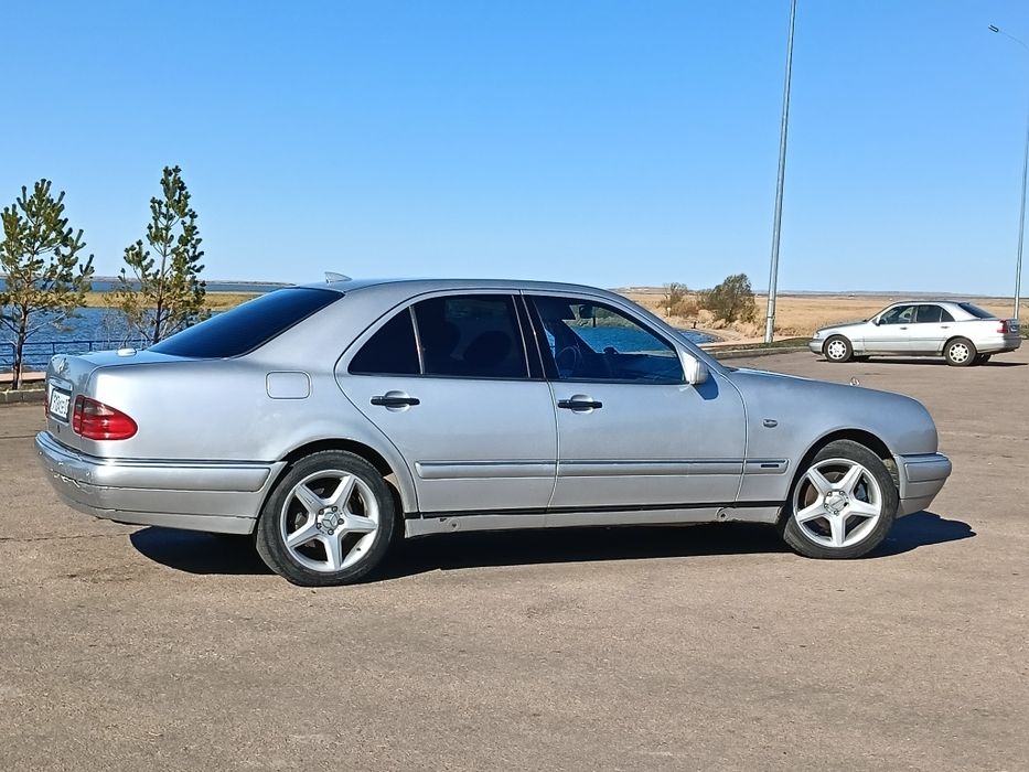 Продам Mercedes-Benz E320 4Matic, 1997 г.