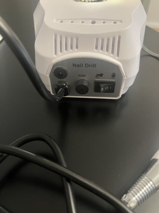 Vand freza de unghii in stare perfecta cu capete diferite