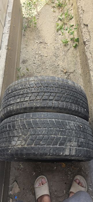 Продам покрышки  шины  размер  235/45. R18