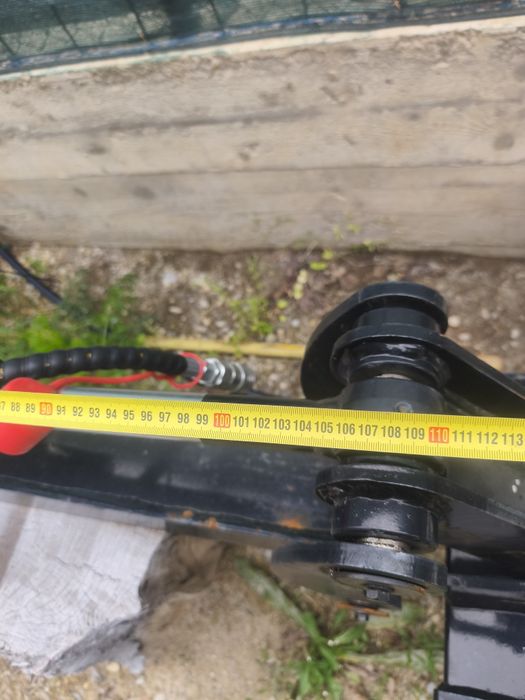 Brat excavare atașabil la diferite utilaje