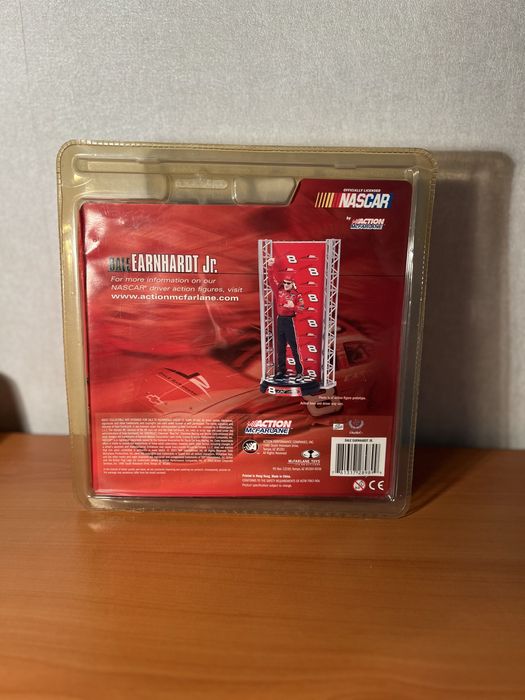 Колекционерска фигура 2004 NASCAR Limited Edition на Dale Earnhardt Jr