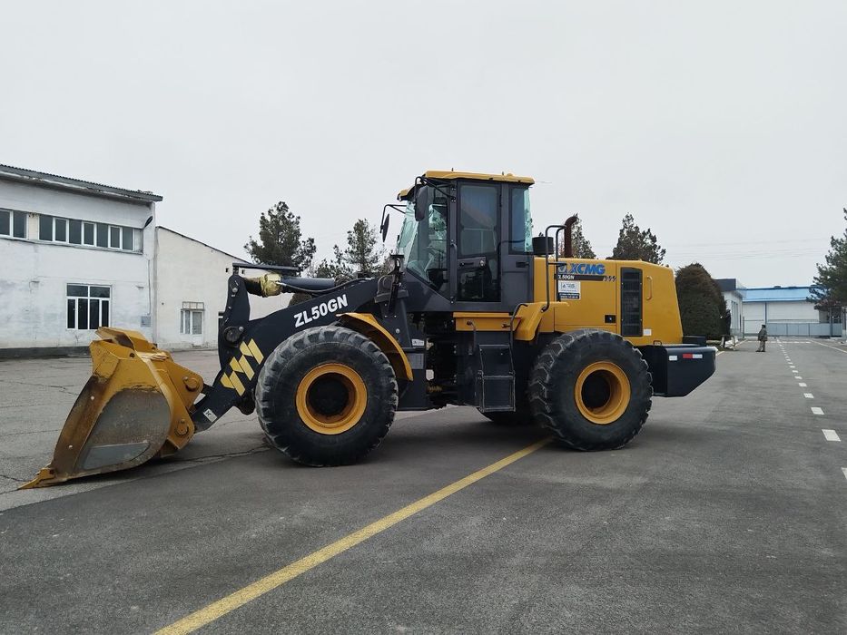 Фронтальный погрузчик 3,2 куб