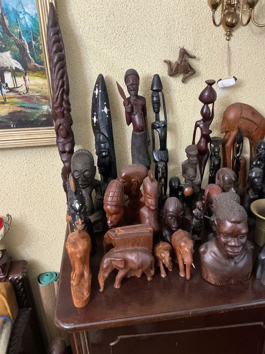 Statuete  și măști africane