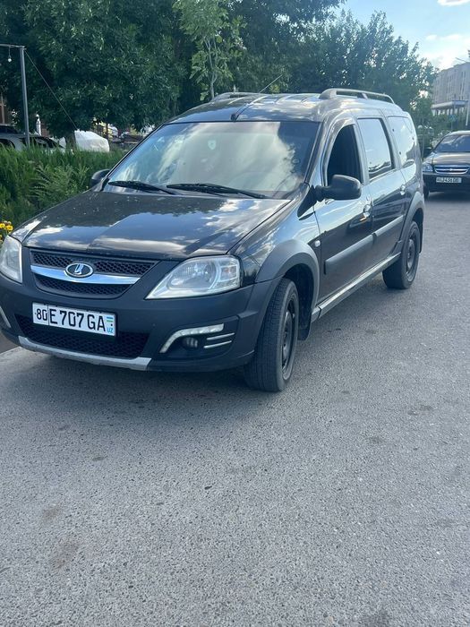 Lada Largus sotiladi yili 2017 xolati yaxshi yurgani 120ming