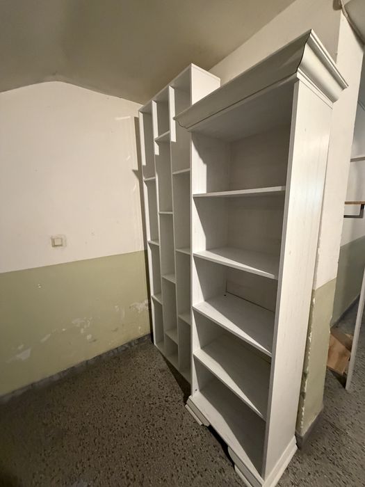 Продавам 2 броя етажерки
