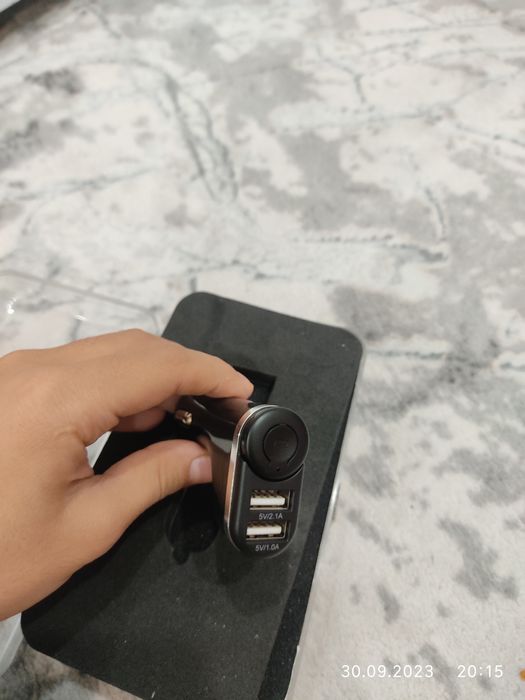 Зарядка от прикуривателя с беспроводными наушниками Новый!