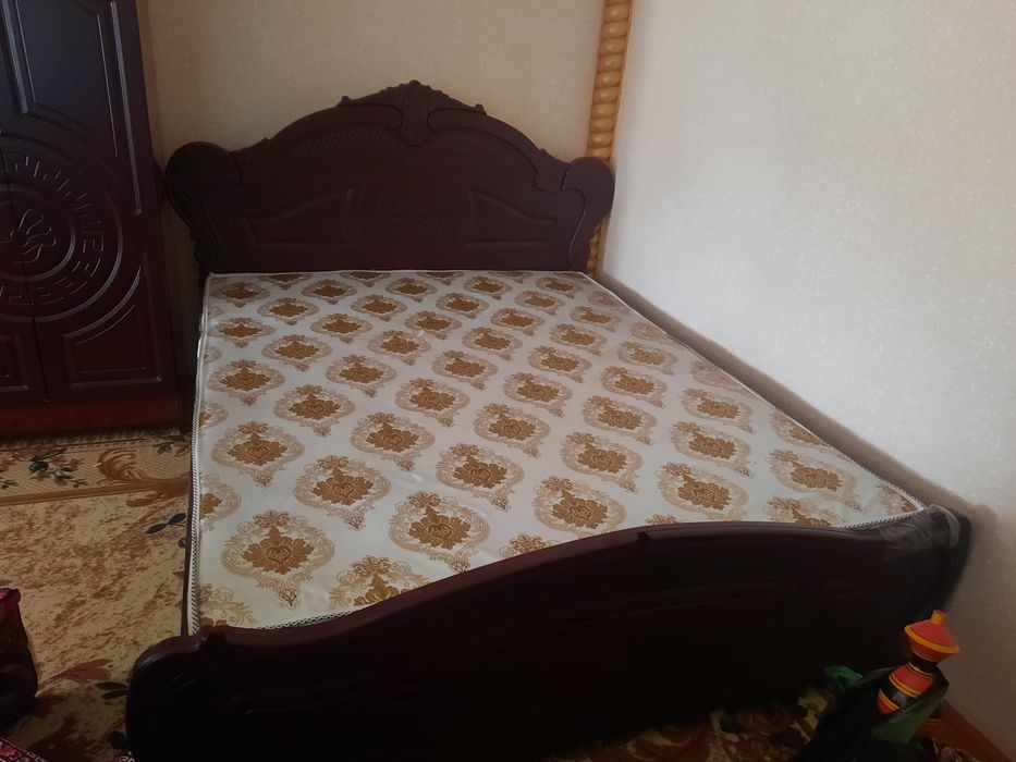 Garnitur spalni sotiladi