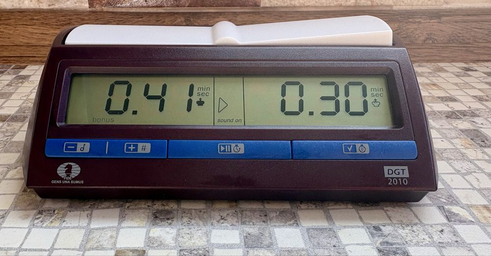 Шах часовник DGT 2010
