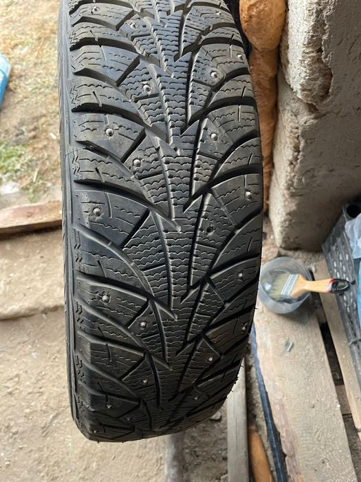 Колеса почти новые все шипы на месте минусов нету