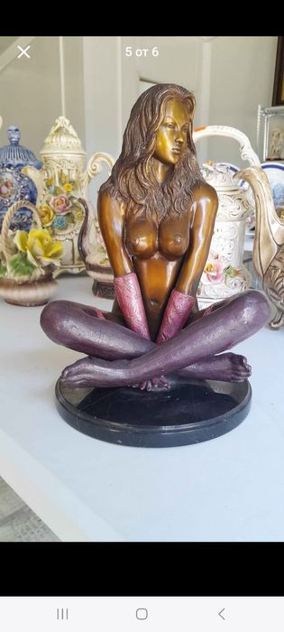 Скулптура на жена