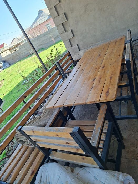 Стол со стульями