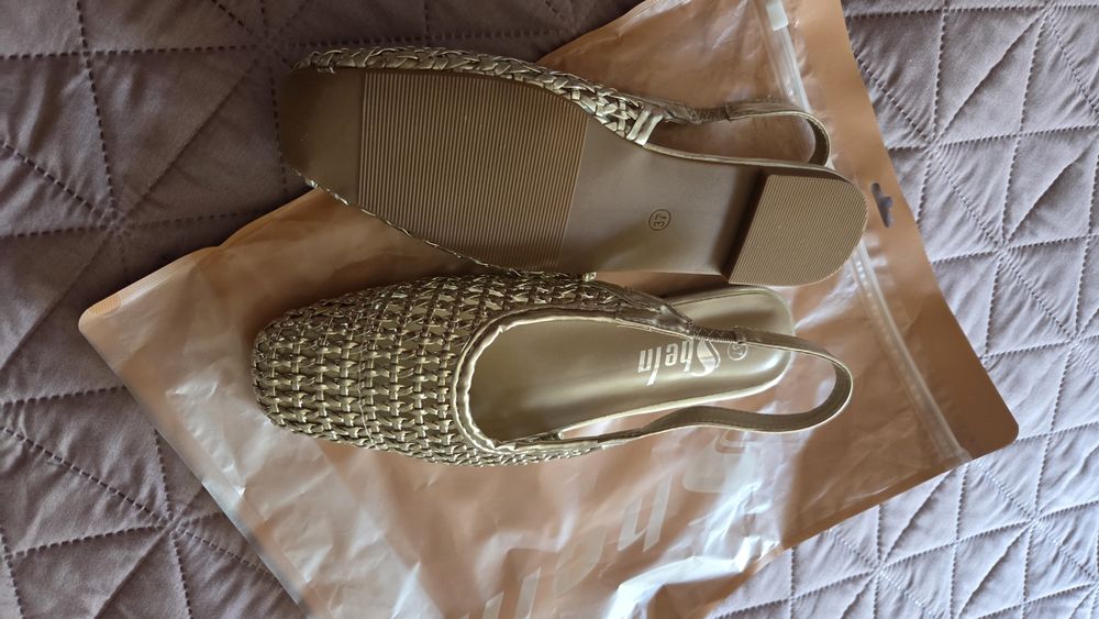 Златни сандали  shein