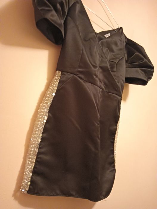 Rochie scurta cu dantele transparentă