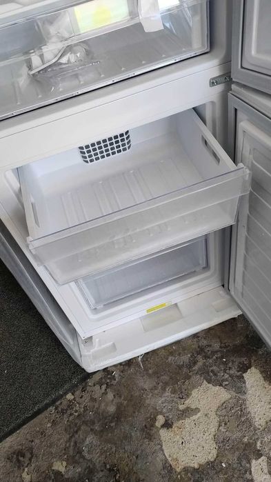 Комбиниран Хладилник с фризер Elvita-Елвита 173.6 см 300 л