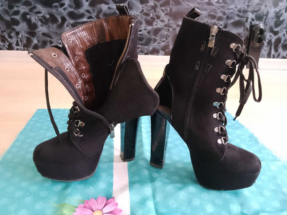 Продавам боти велур и лак. №37, но отговарят на №36. Запазени.