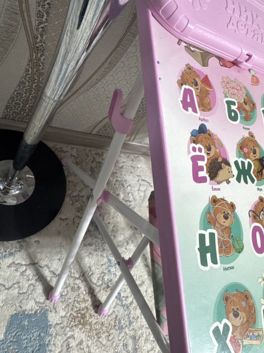 Продум детский стол со стулом