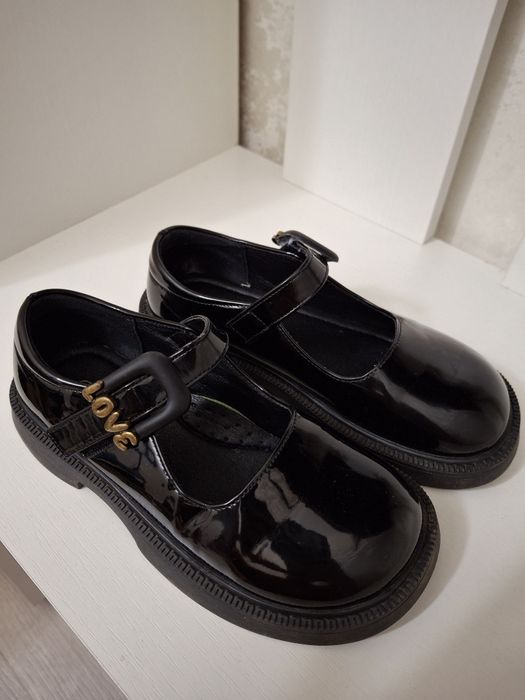 Туфли лакированные девочке