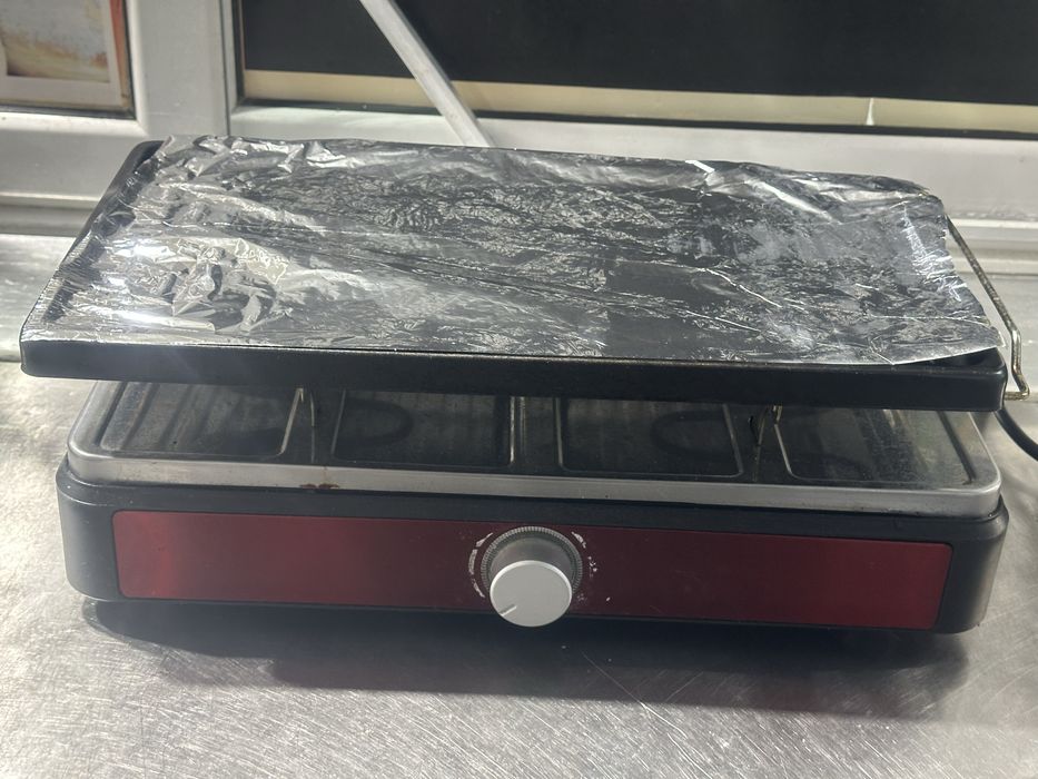 Vand aparatura fast food pentru deschidere !