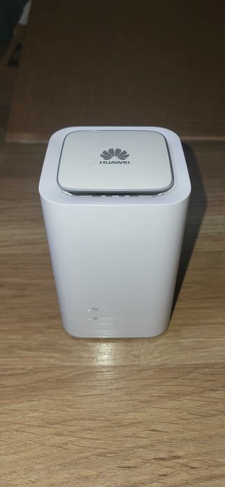 HUAWEI 4G  cu sim Router WiFi E5180s-22  liber de retea