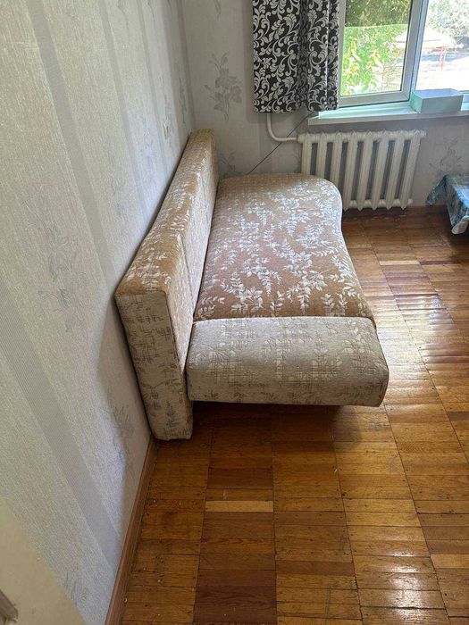 Диван-кровать раскладной, прямой, в хорошем состоянии