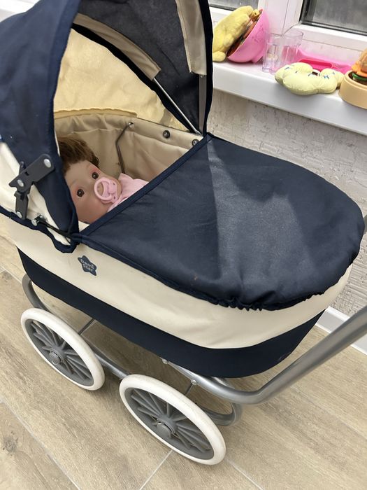 Коляска с куклой