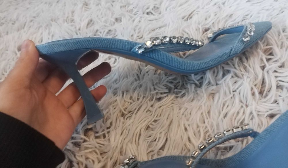 Сини токчета с камъни ZARA - 36 номер