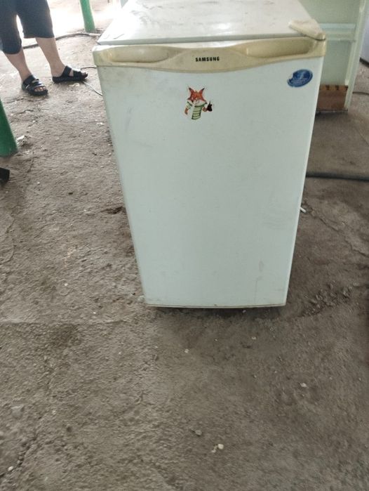 Продается маленький холодильник