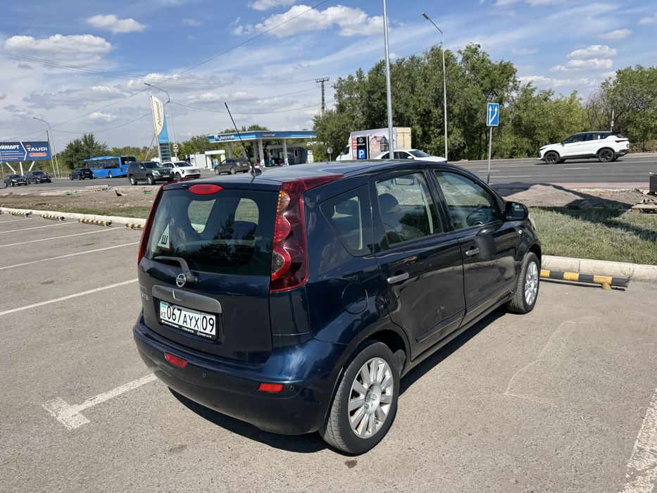 Ниссан Ноут 2010 год автомат
